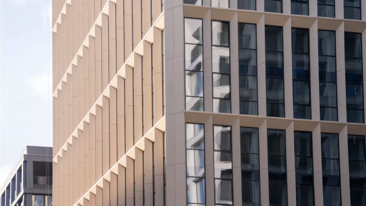 Фасад офисного комплекса STONE Towers